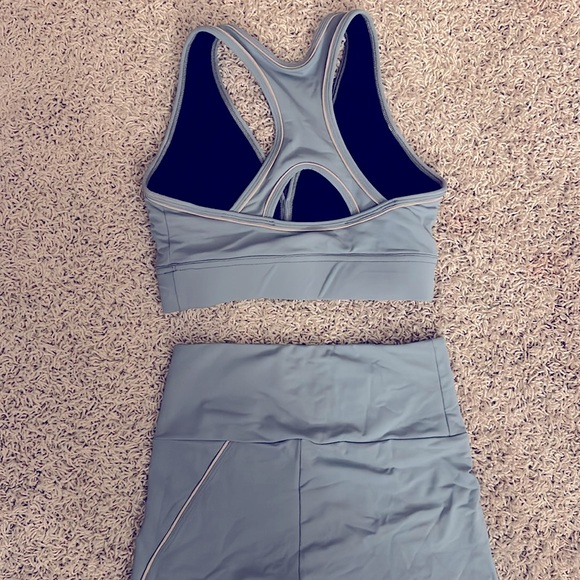 ONZIE Workout Set - Picture 2 of 10